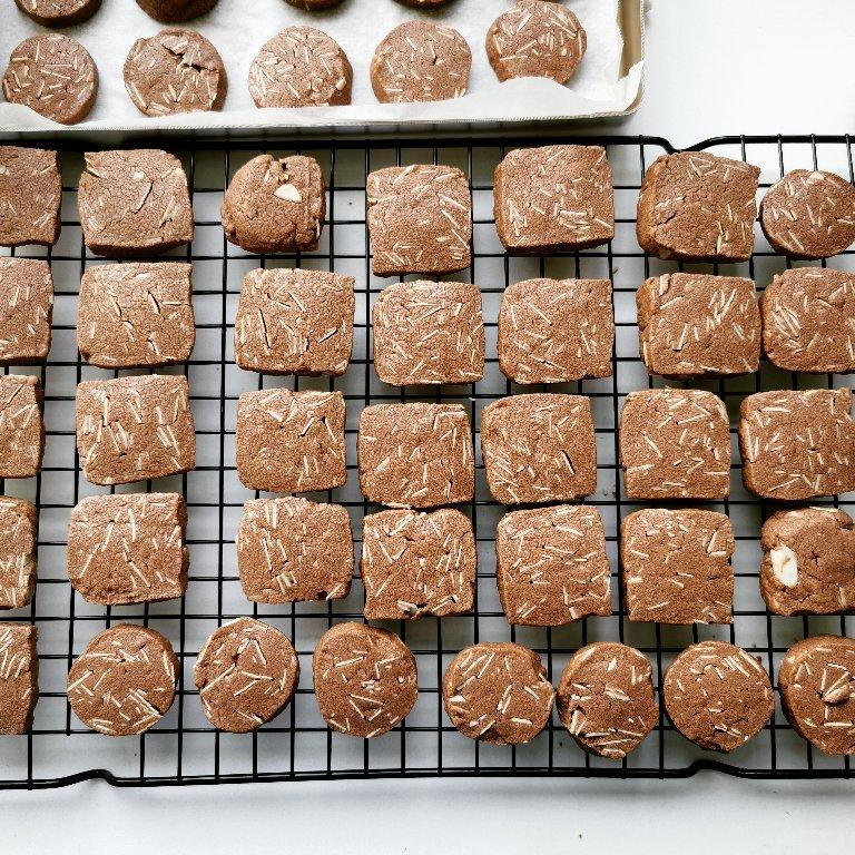 杏仁片巧克力饼干