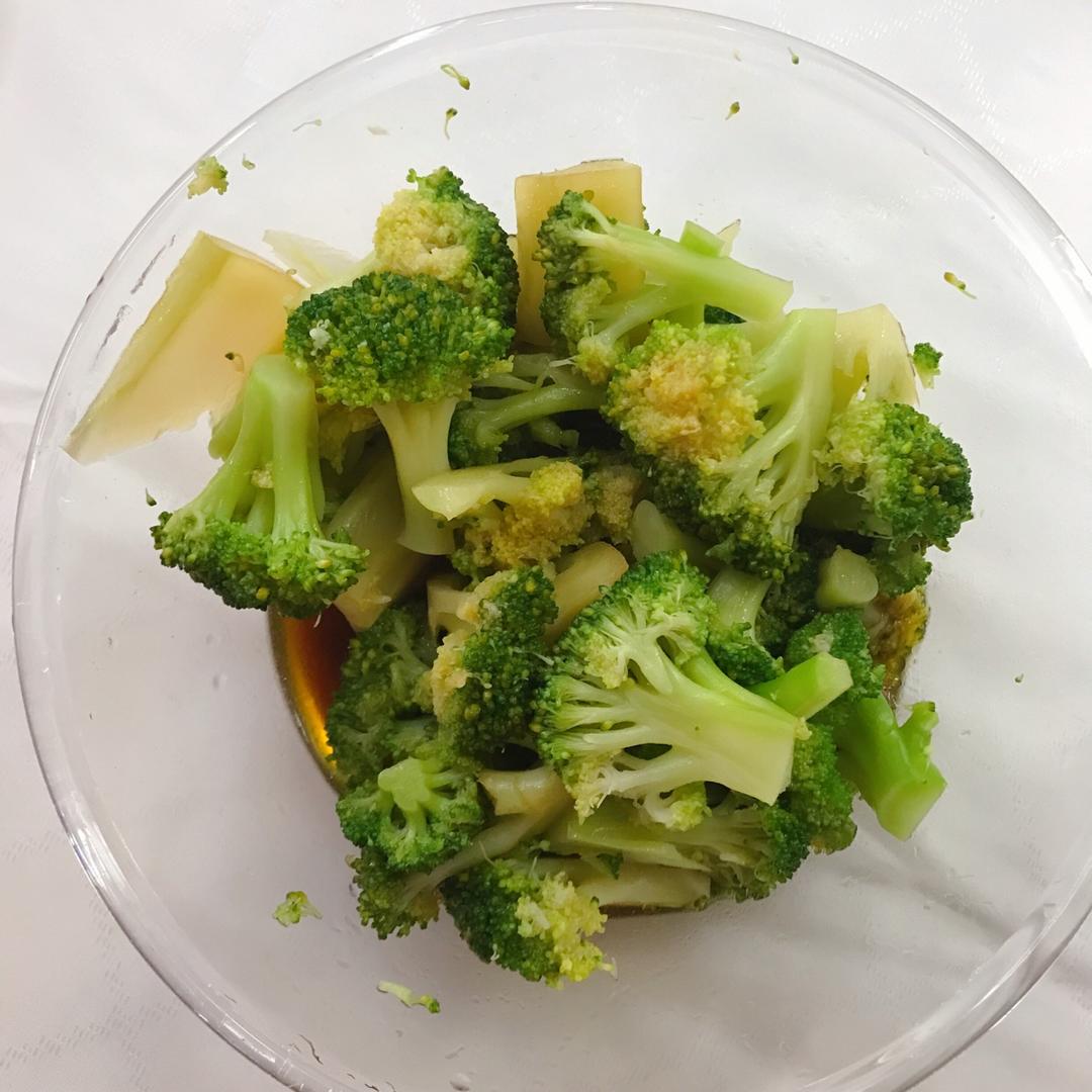 凉拌西兰花（有秘诀）