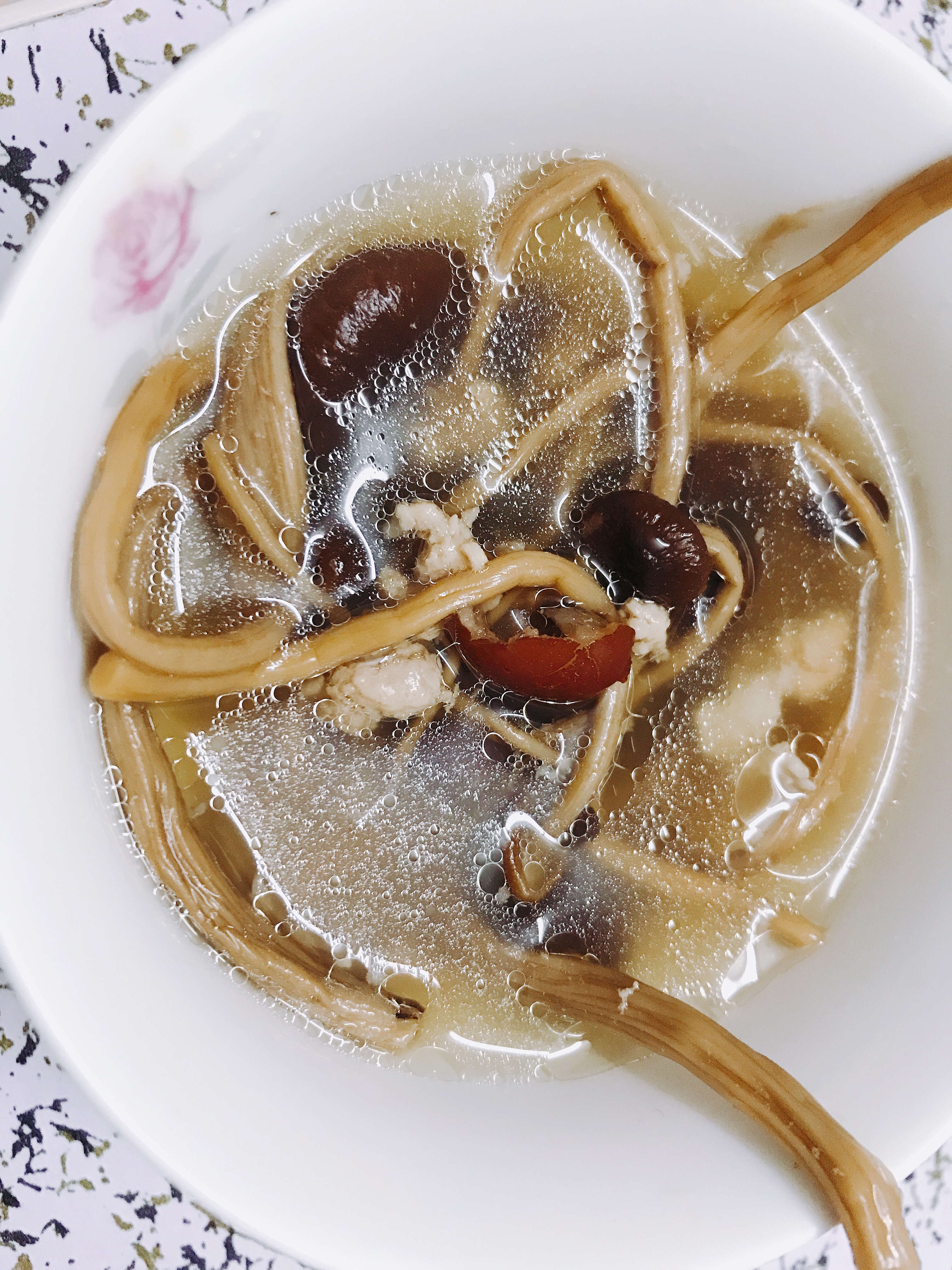 茶树菇瘦肉汤的做法