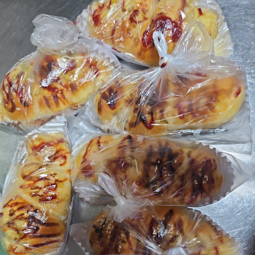 宇宙无敌巨好吃芝士夏威夷风热狗美味沙拉皇家尊享葱香面包