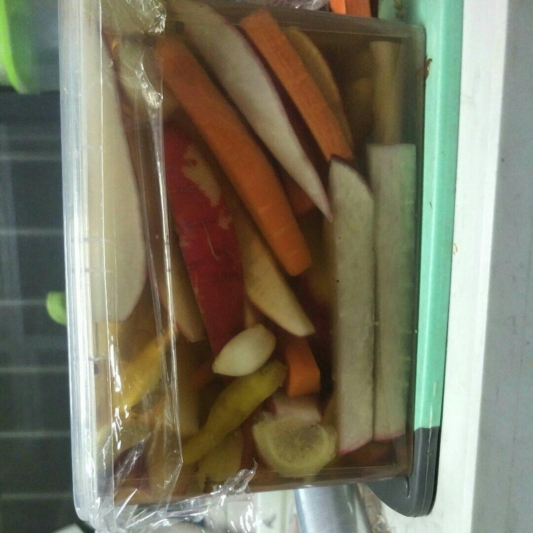 抖音上很火的酸辣萝卜(类似四川泡菜的做法)