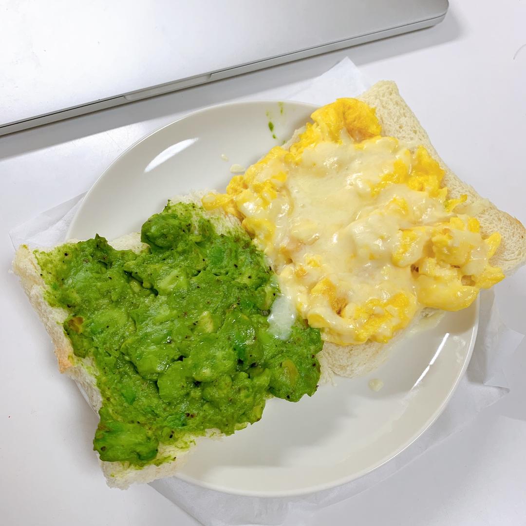 ［健康快手］黑胡椒牛油果鸡蛋三明治(味蕾新世界)