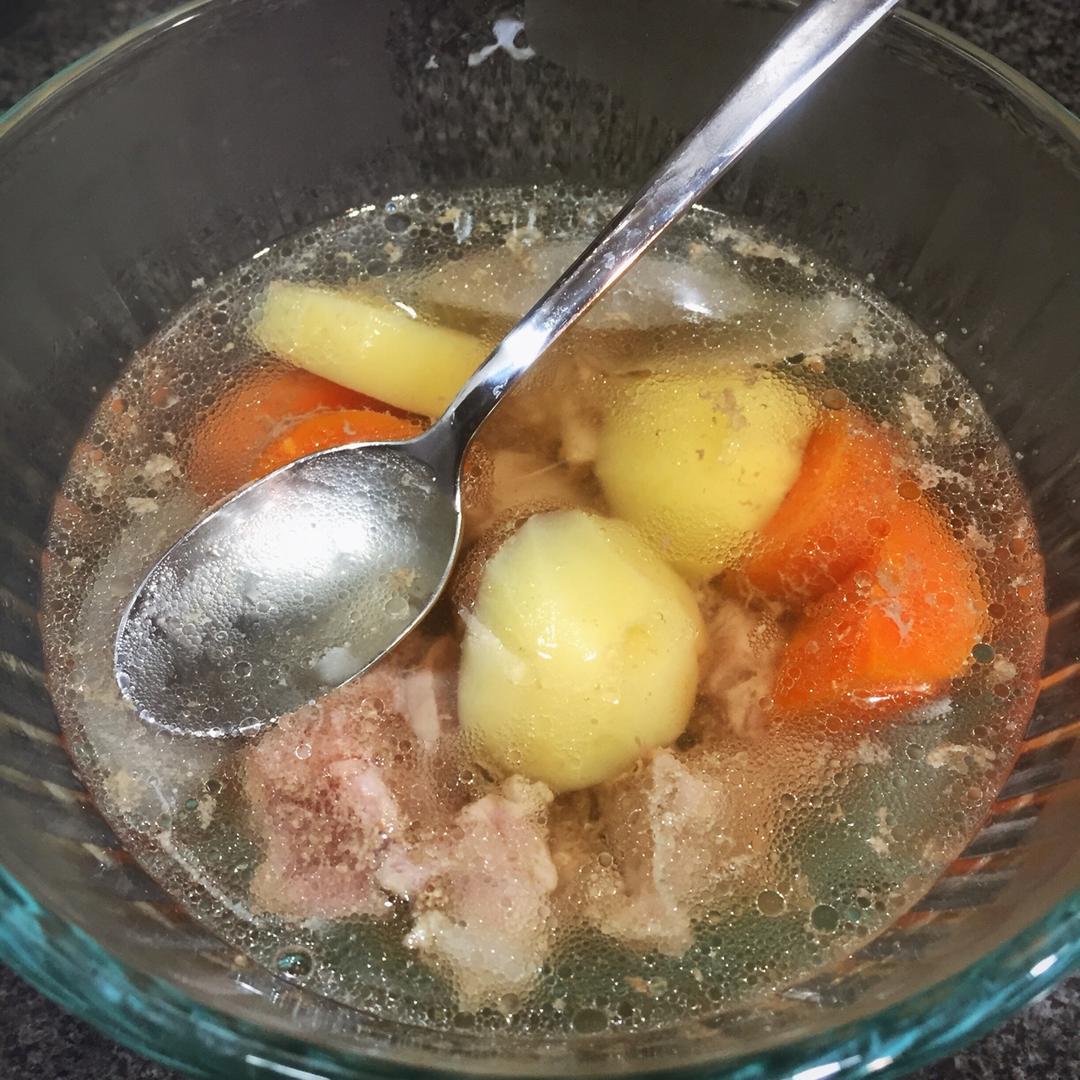 ABC汤（土豆番茄胡萝卜洋葱排骨汤）