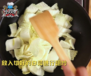 【姐姐好饿】第十期天菜男神李荣浩菜谱：白菜炖牛腩的做法 步骤5