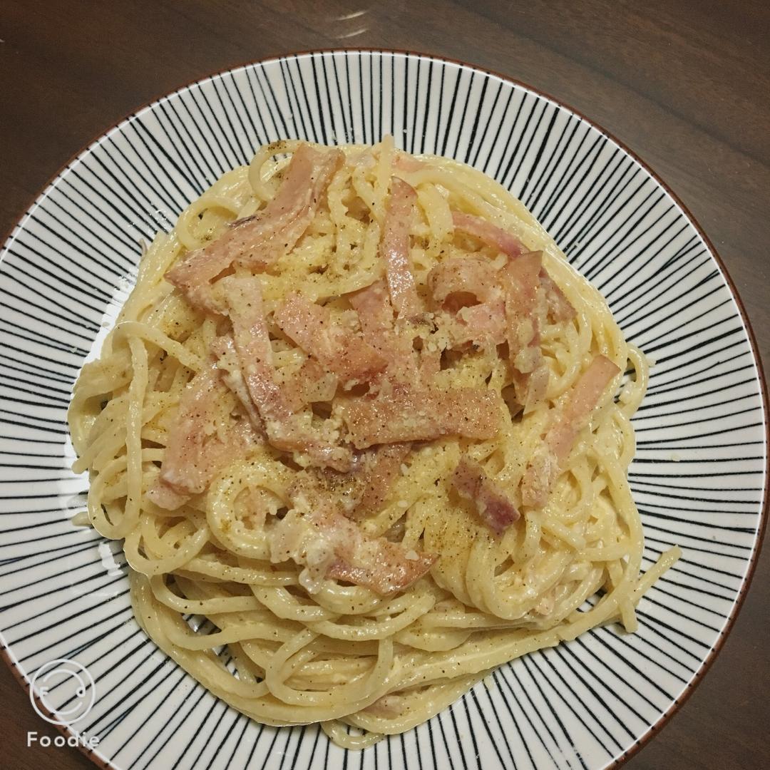 白蘑菇奶油培根意面