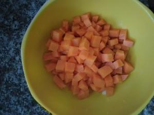 胡萝卜土豆汤的做法 步骤2