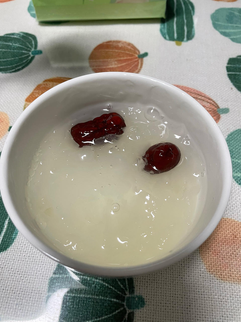 快速出胶~银耳红枣汤