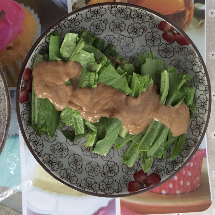 芝麻酱拌生菜