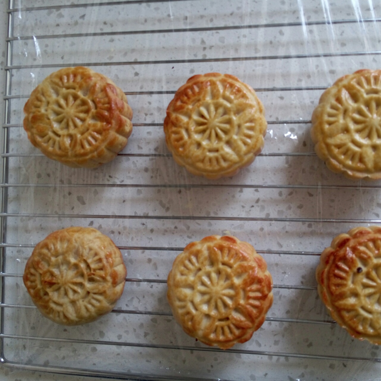 广式月饼－－蛋黄豆沙月饼