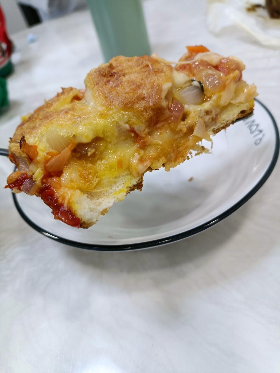 含宣软饼皮做法、自己在家也能做出馅料十足、超拉丝的美味诱人披萨