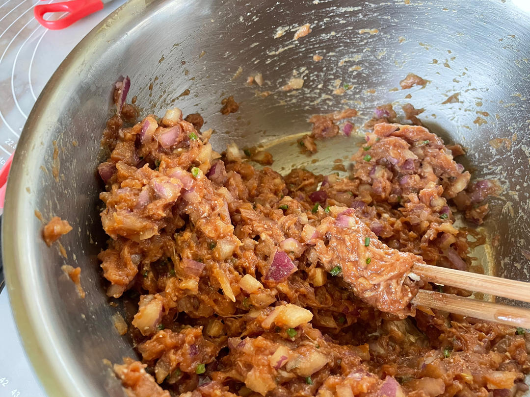 鲜美多汁的洋葱牛肉包子