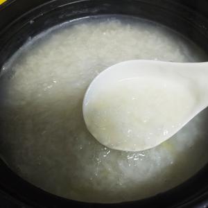 鲜虾贝柱砂锅粥的做法 步骤3