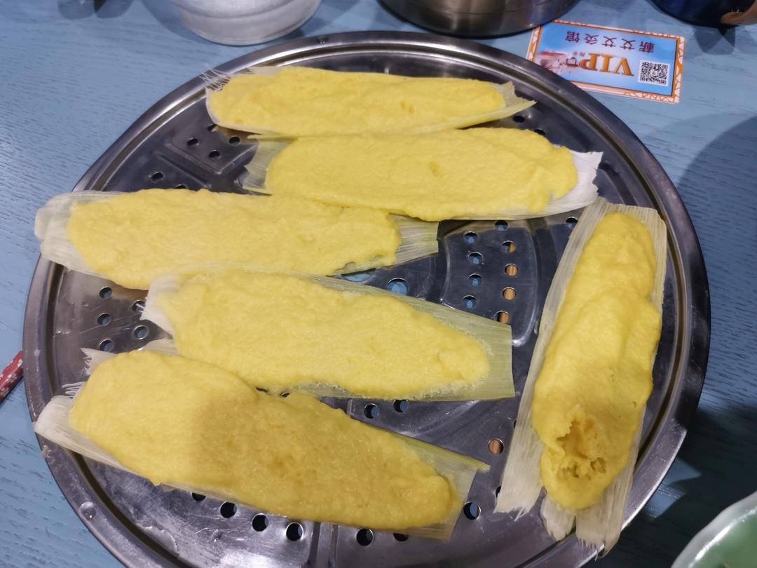 蒸鲜玉米糕一一玉米粑粑