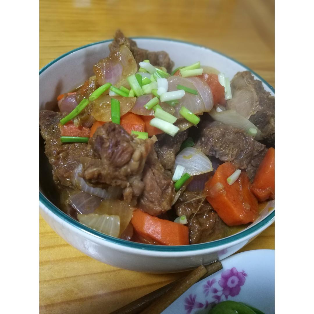 胡萝卜炖牛腩