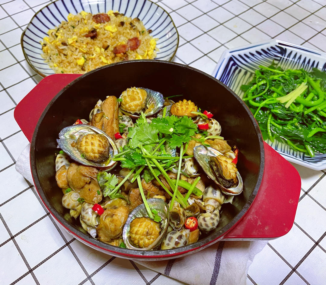 【鲍鱼花螺鸡煲】还是广东人最会吃鸡，鲍鱼花螺只能当配角！