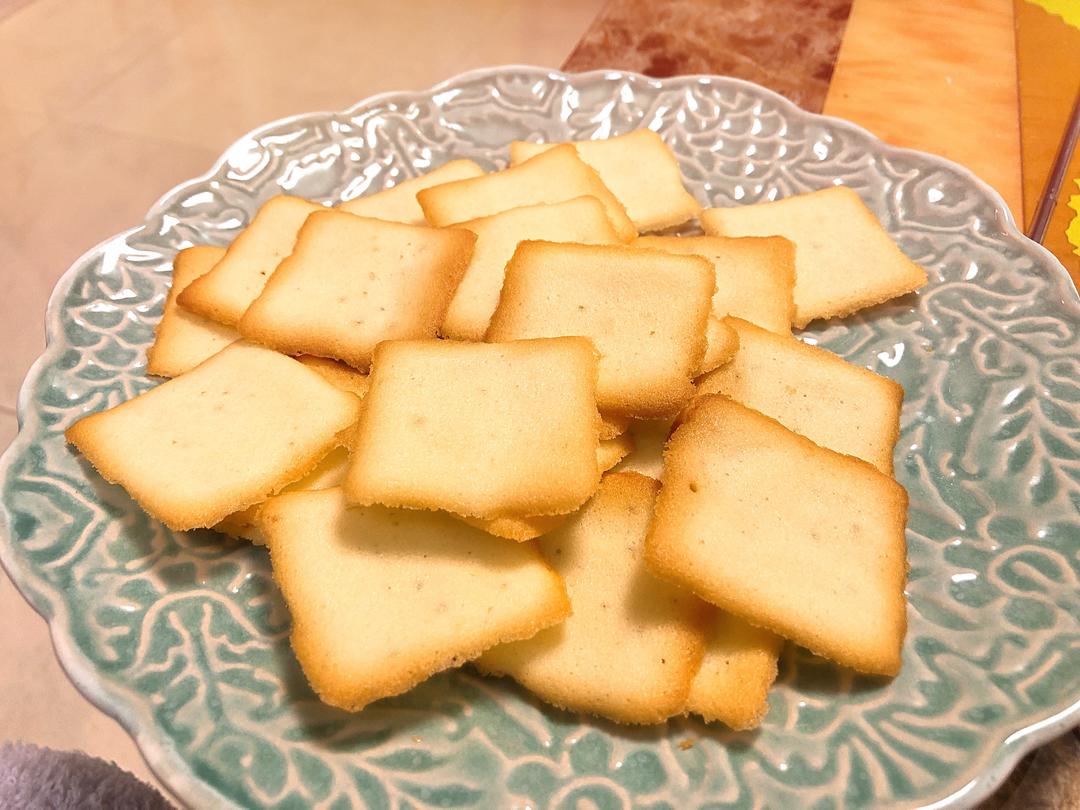 超簡單！法式貓舌頭餅乾(白色戀人）的做法