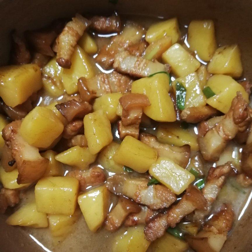 红烧肉炖土豆🥔