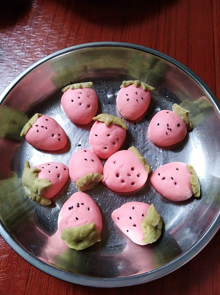 可爱到爆表的草莓馒头