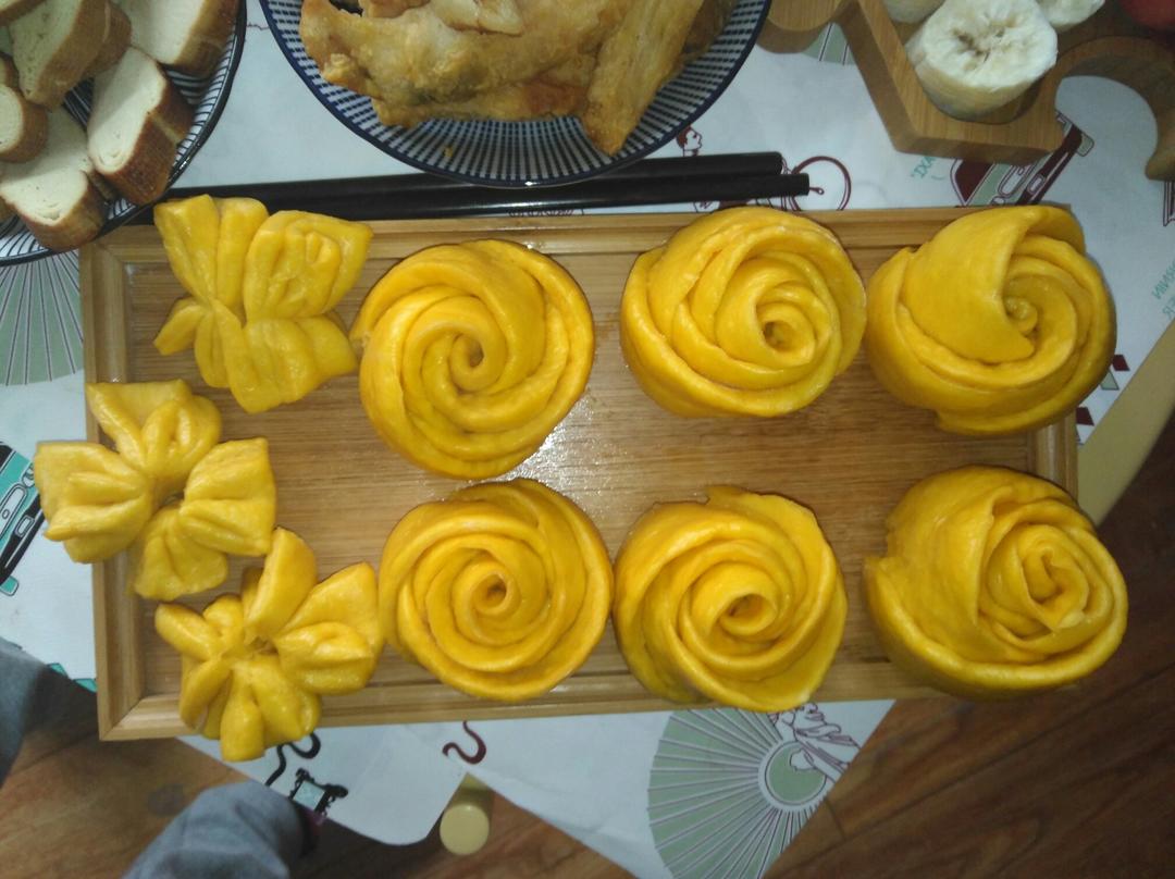 黄玫瑰花卷