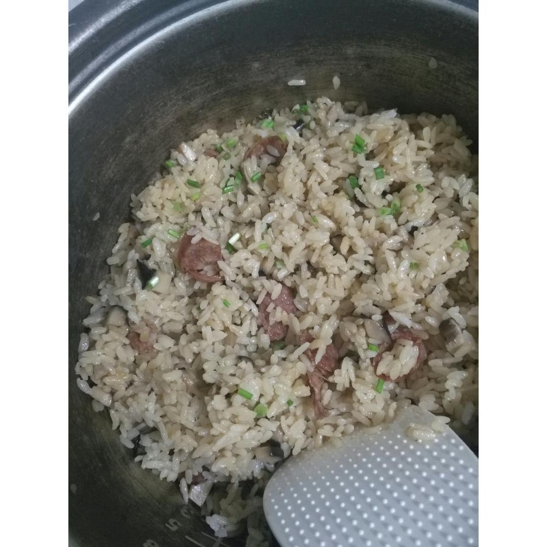 电饭锅版香菇腊肠饭