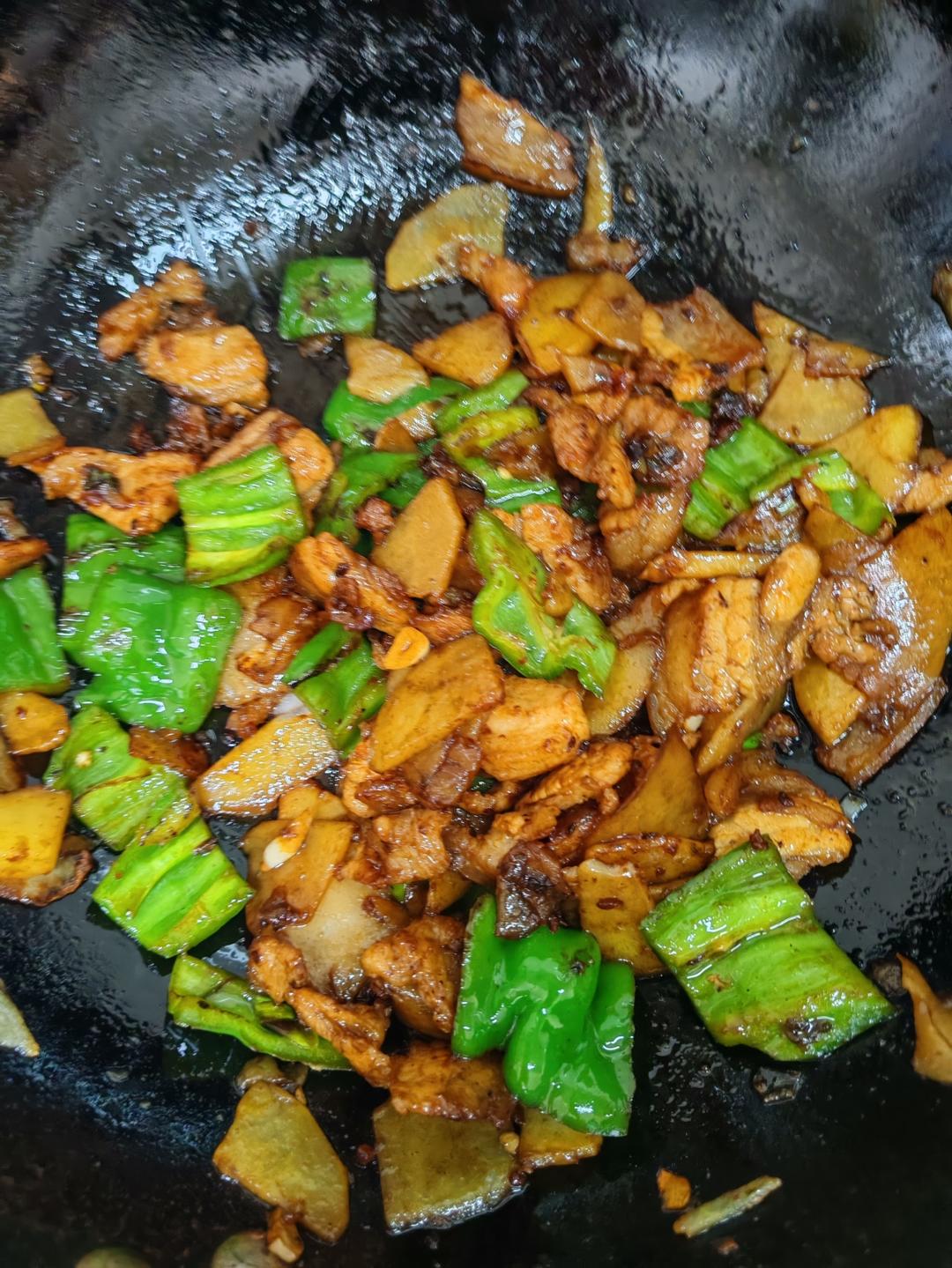 五花肉干煎土豆