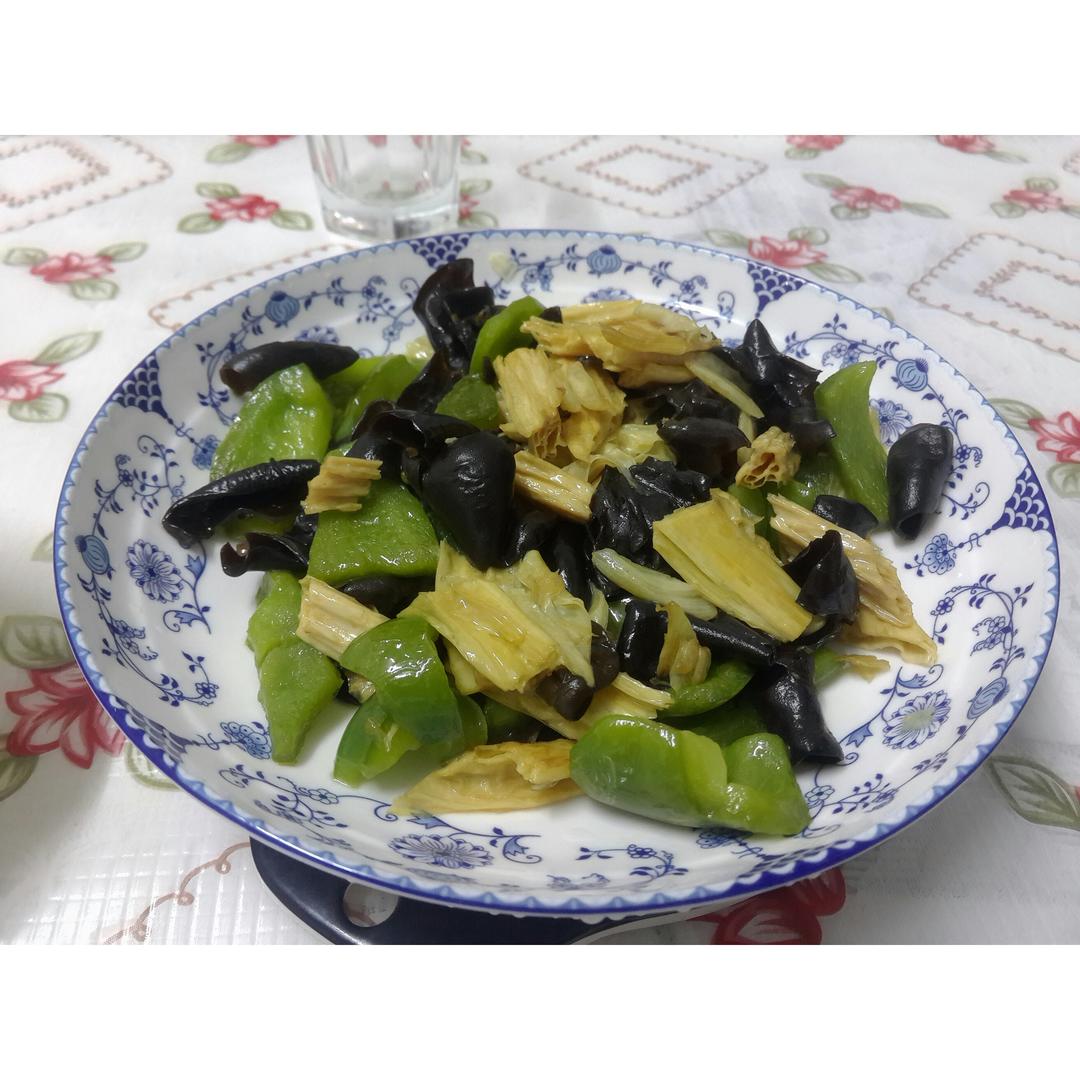 青椒木耳炒腐竹
