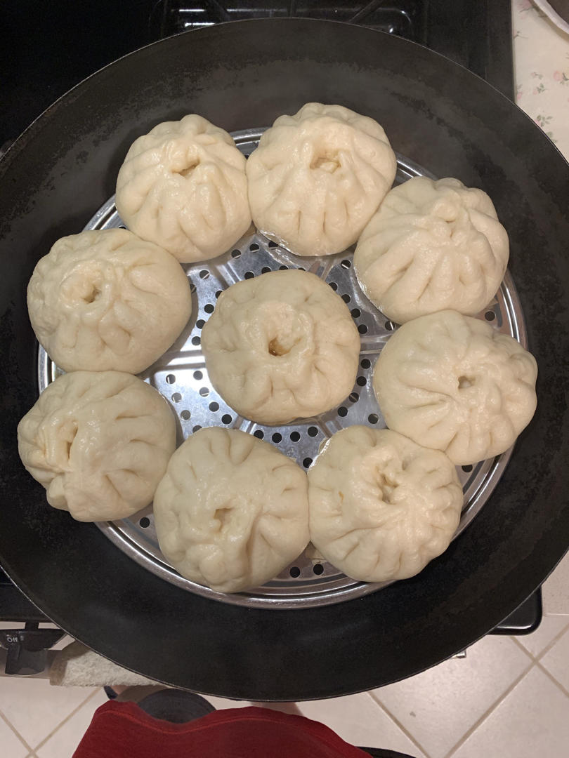 松软多汁的肉包子