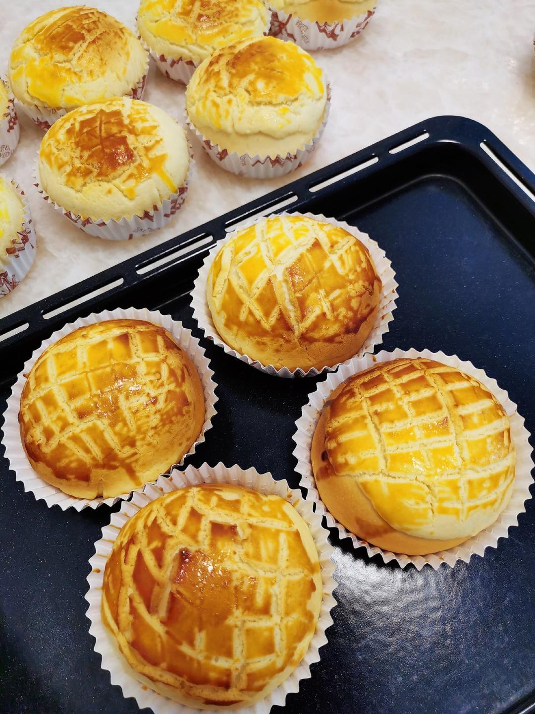 好吃到炸裂的港式菠萝包（附带制作酥皮的小视频）