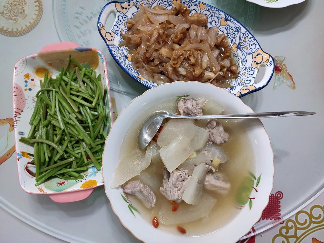 洋葱炒肥肠