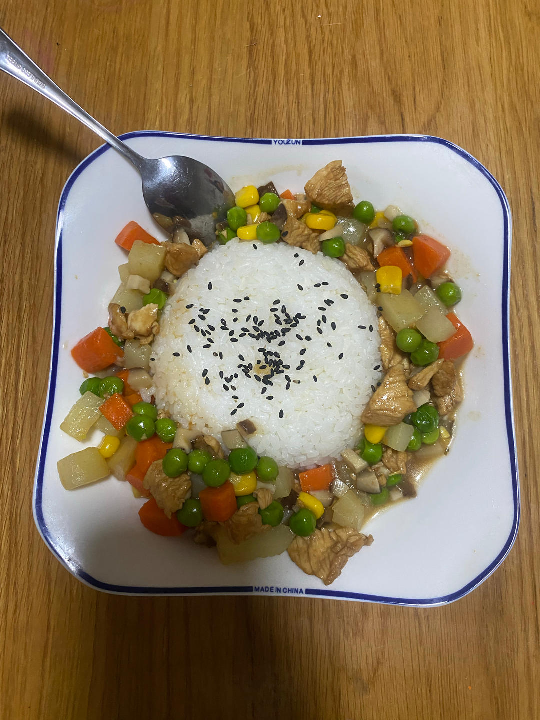 鸡肉盖浇饭