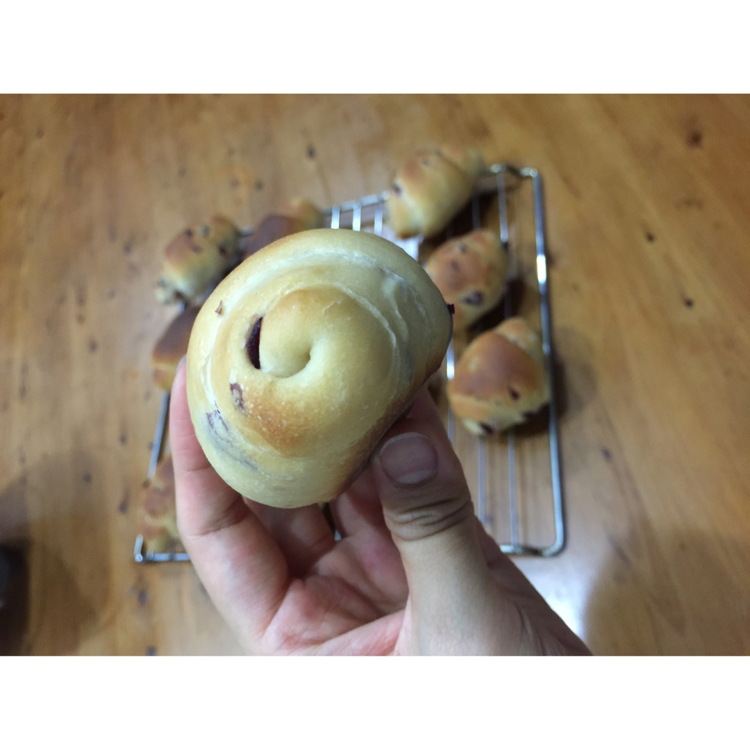 柔软无敌的酸奶蔓越莓面包卷