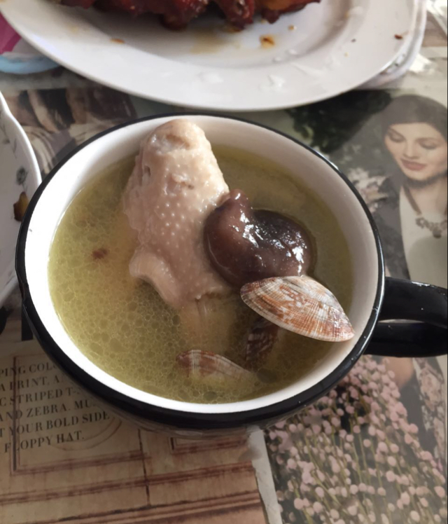 香菇炖鸡汤