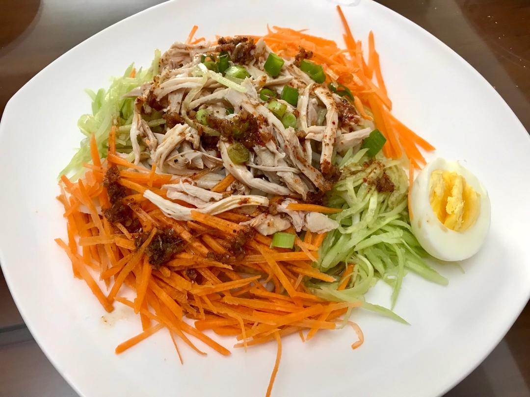 夏日爽口鸡丝蔬菜凉面