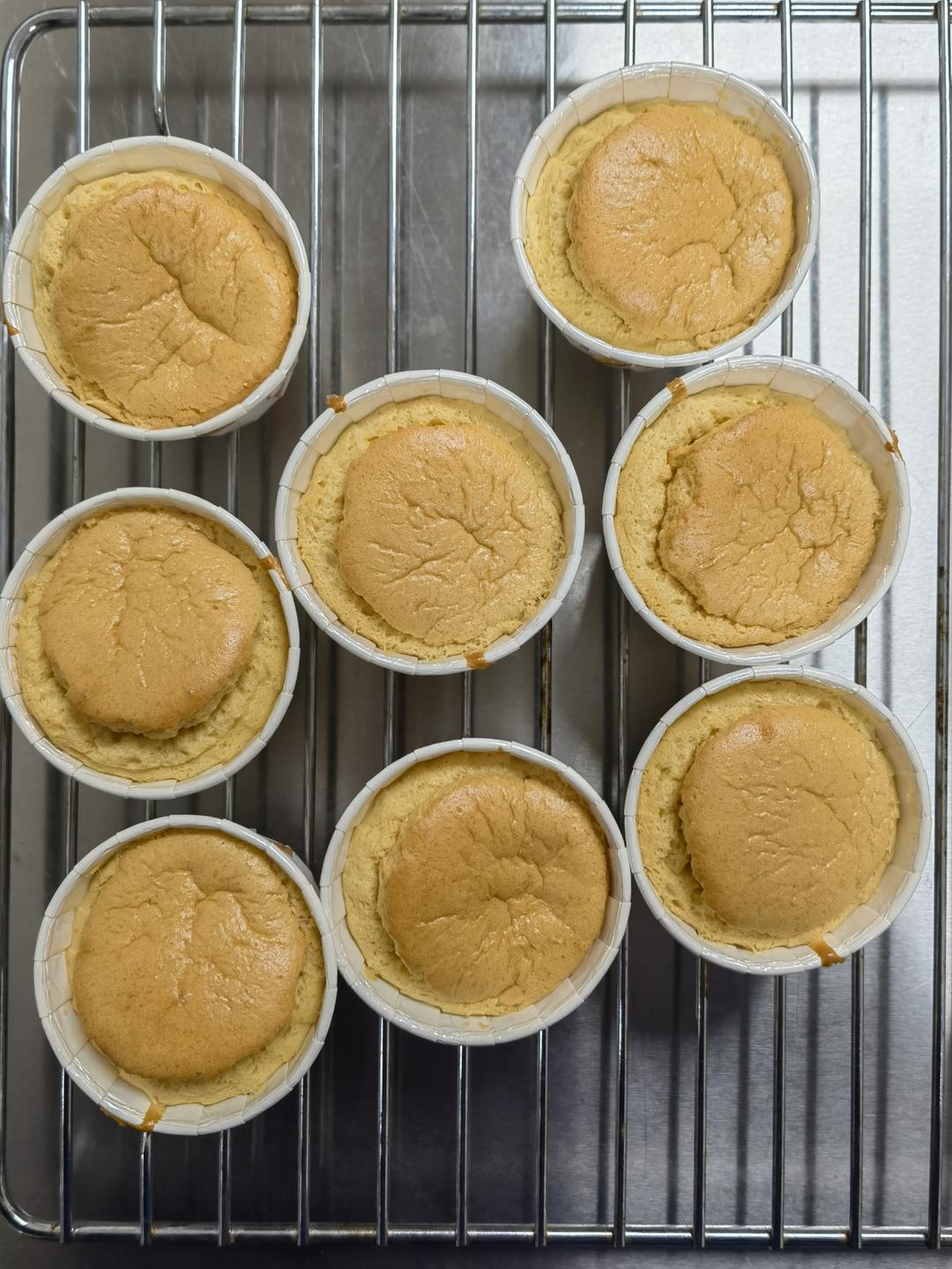 青井老师的焦糖戚风蛋糕