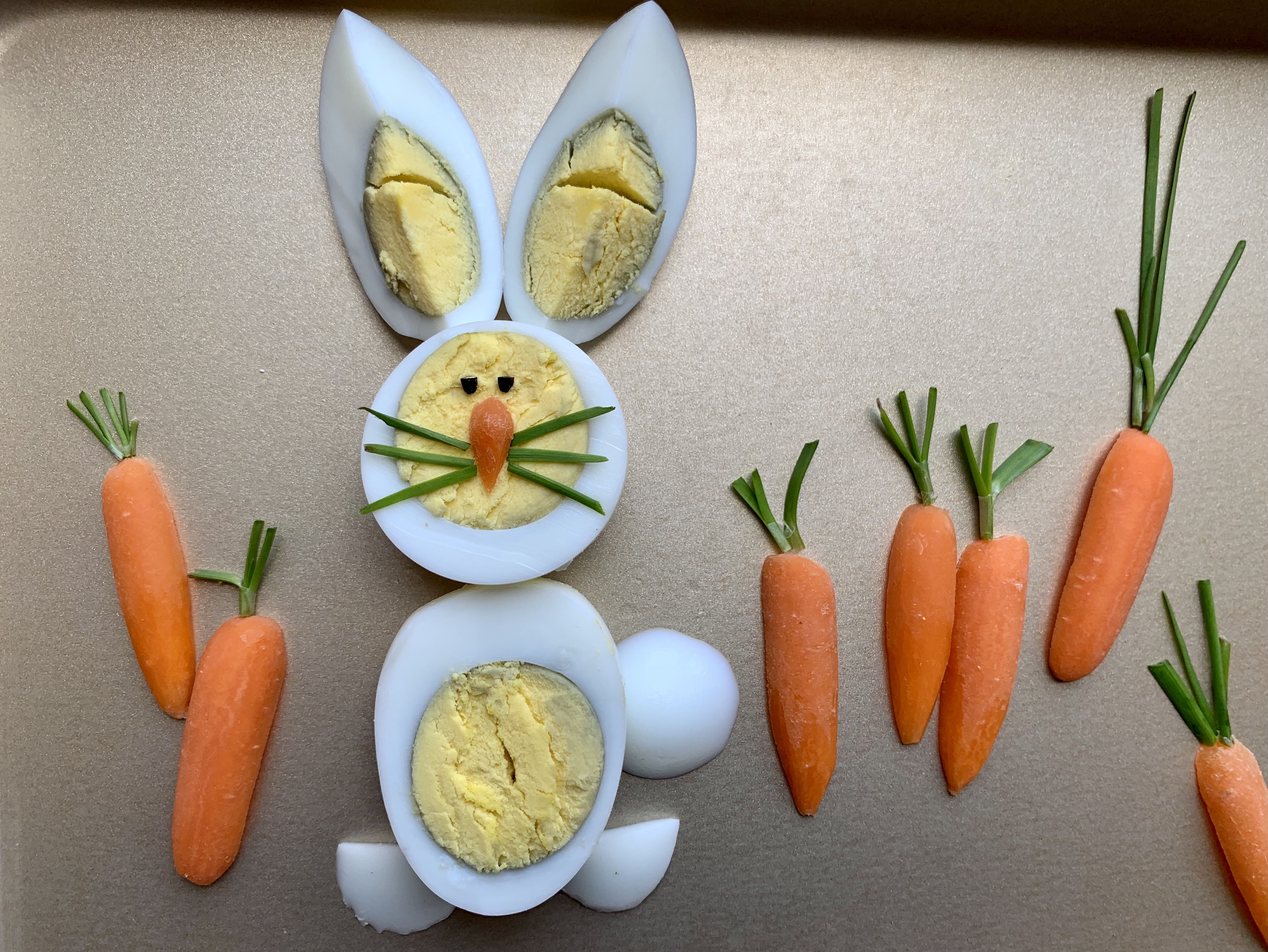 幸福的小兔子--鸡蛋摆盘的做法