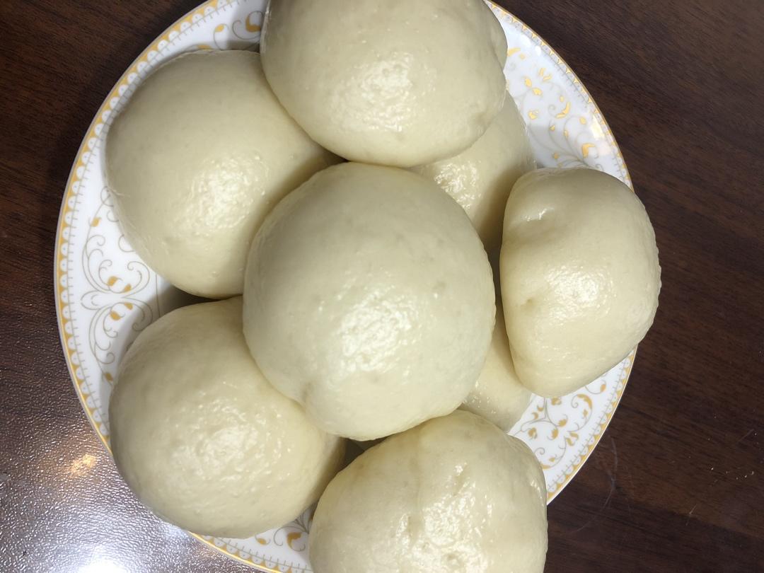 松软香甜的奶黄包，很快就可以搞定。