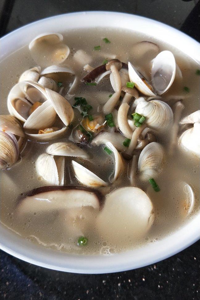 小清新-77做的蛤蜊菌菇汤
