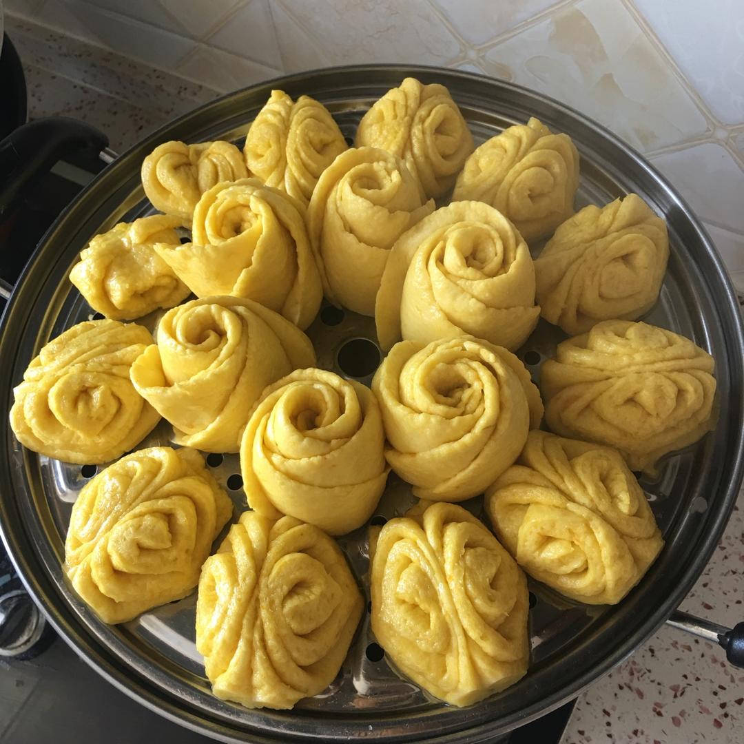 李小桃225做的南瓜花卷馒头