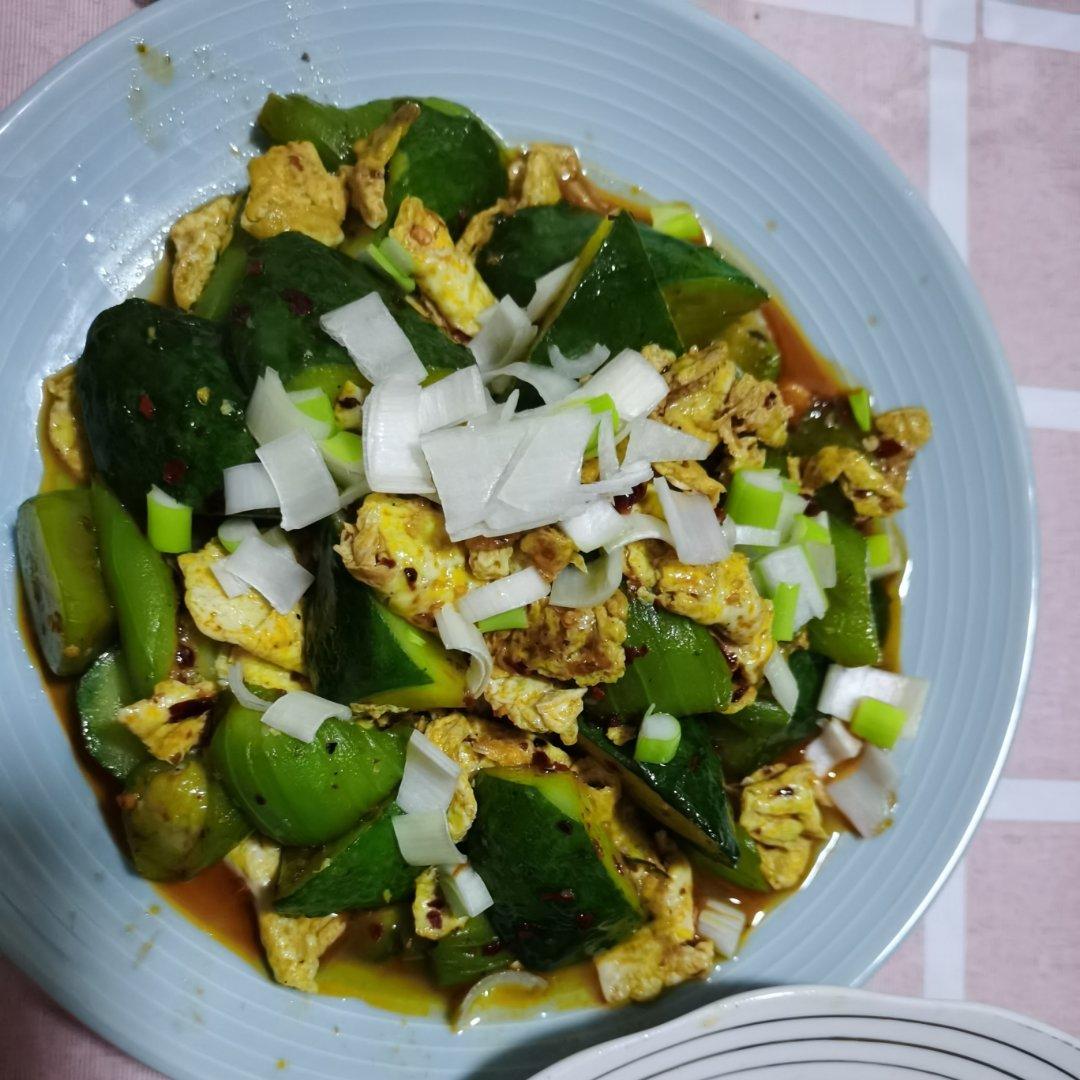 双瓜炒蛋 - 丝瓜黄瓜炒蛋