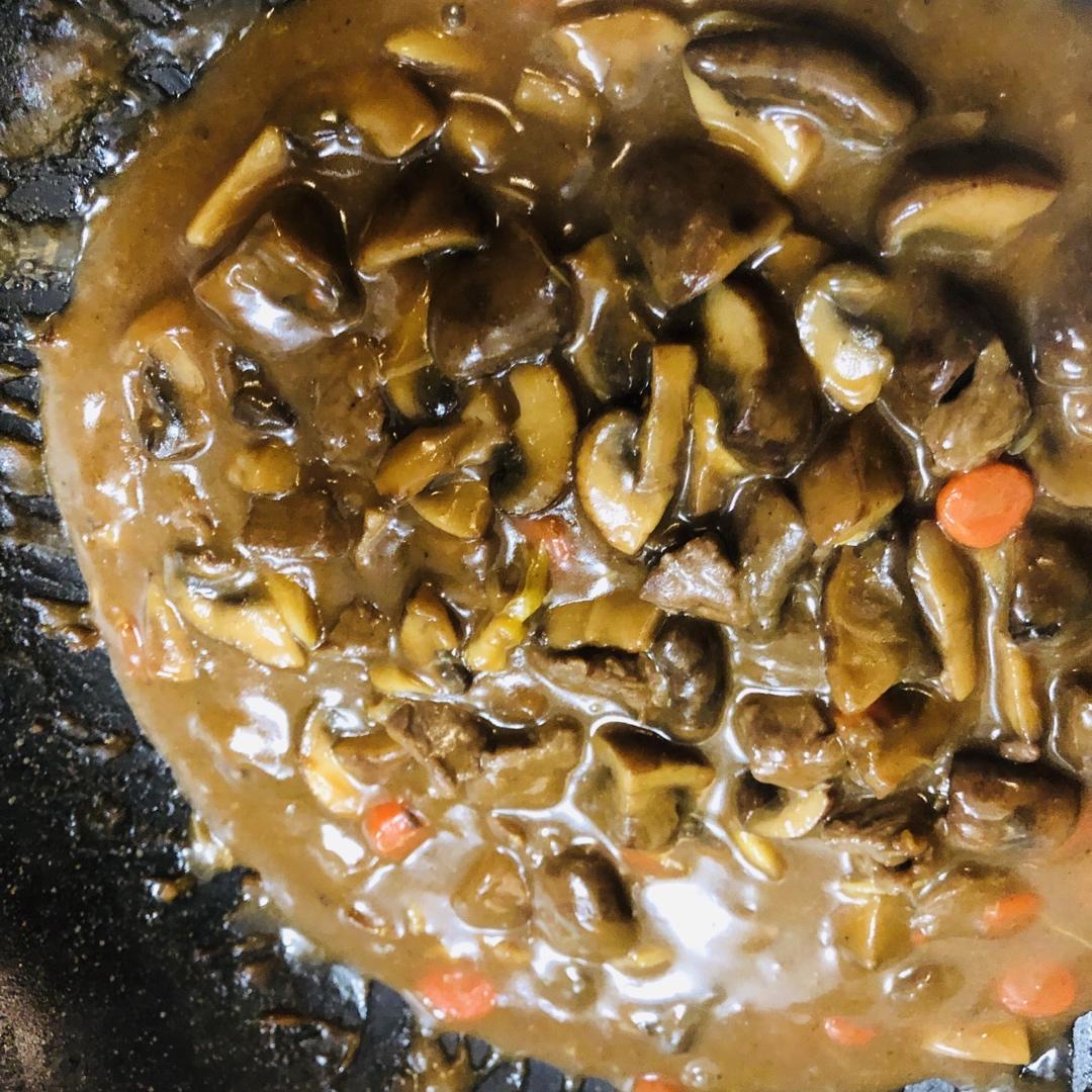 口蘑牛肉咖喱饭