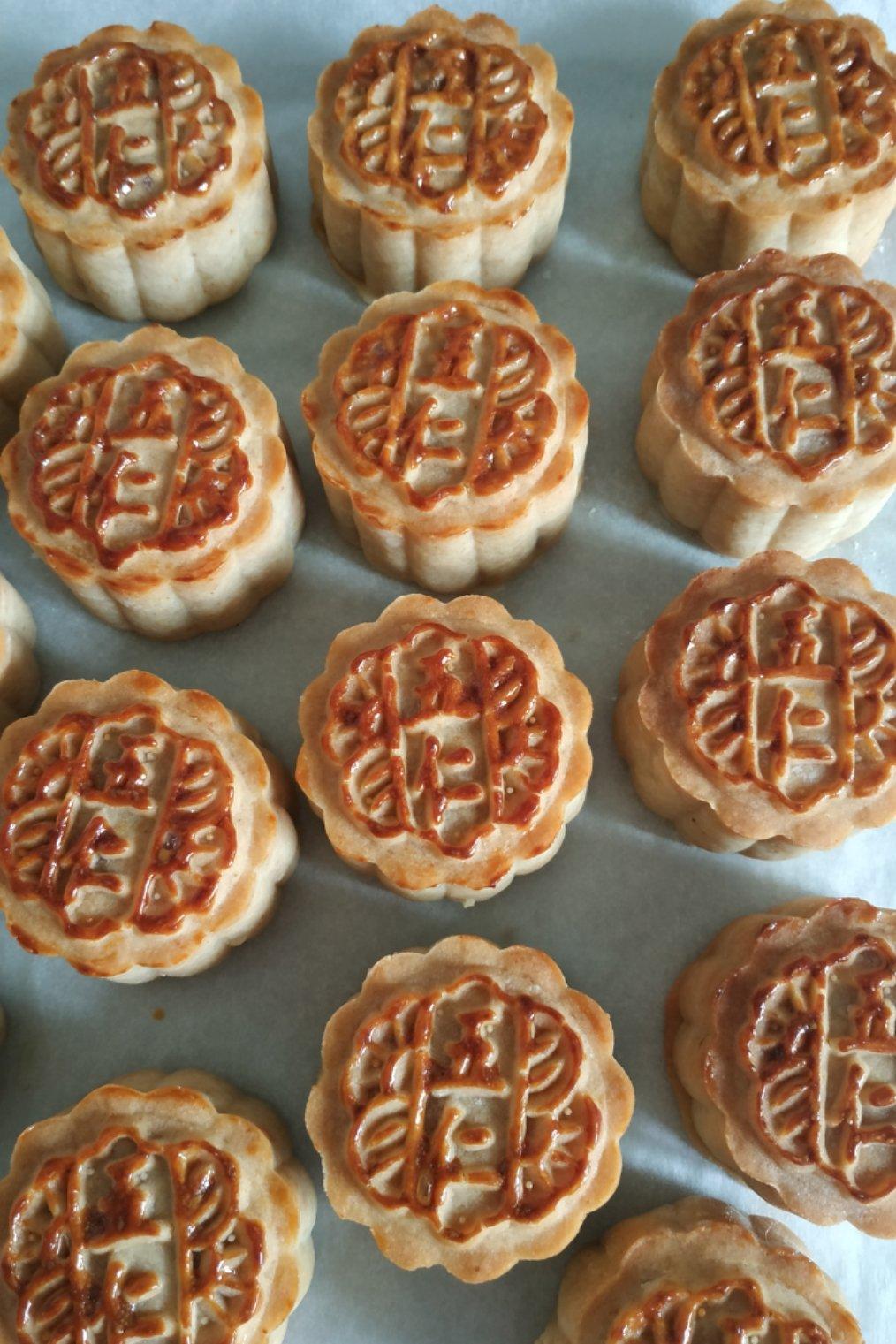 绿豆杏仁肉松馅月饼