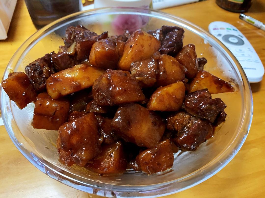 红烧肉炖土豆