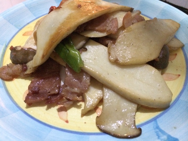 五花肉爆炒杏鲍菇