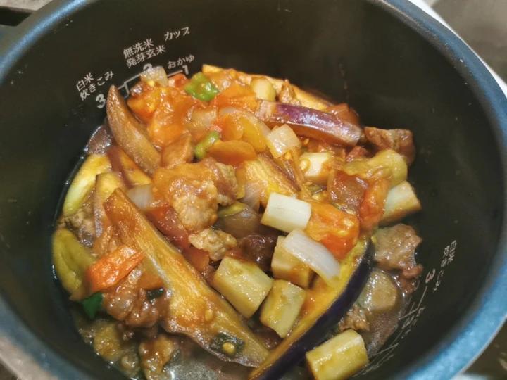 好吃到怀疑人生的懒人电饭煲茄子烧肉焖饭！巨下饭！
