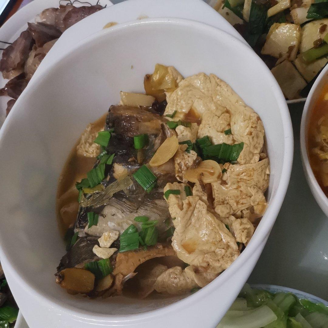 红烧鱼头豆腐