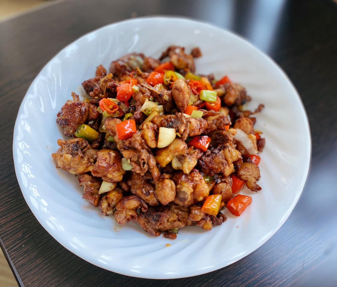 厨师长教你：“爆炒土鸡”的家常做法，只需油盐酱醋，味道非常赞