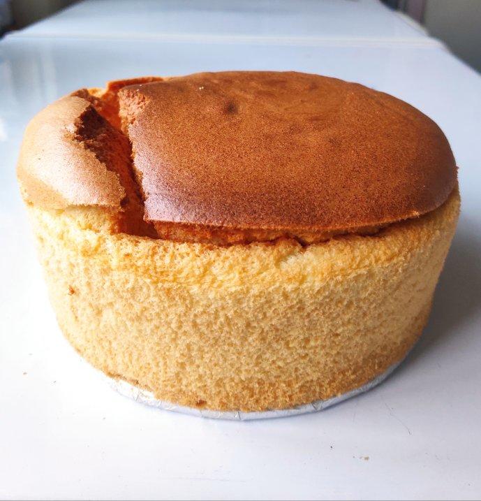 （制作时长5分钟左右）简单粗暴的做一只戚风｜视频及gif