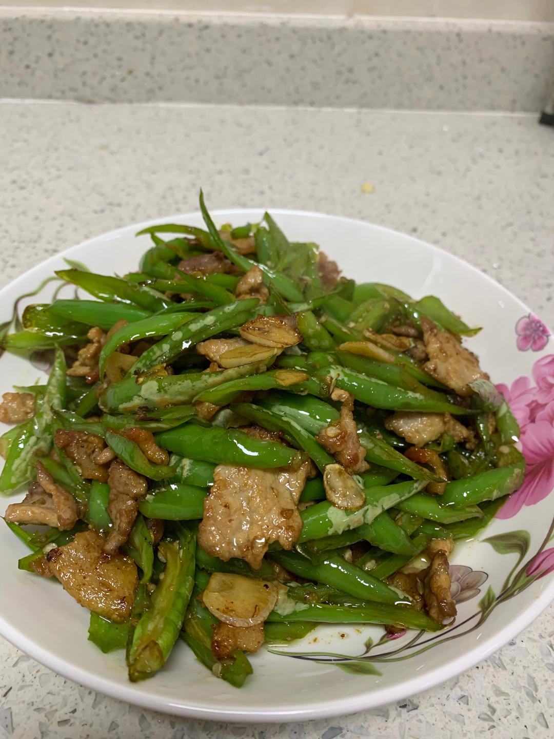 家常菜,吃不腻用料猪肉100克二荆条适量蒜3瓣辣椒炒肉的做法上传你做