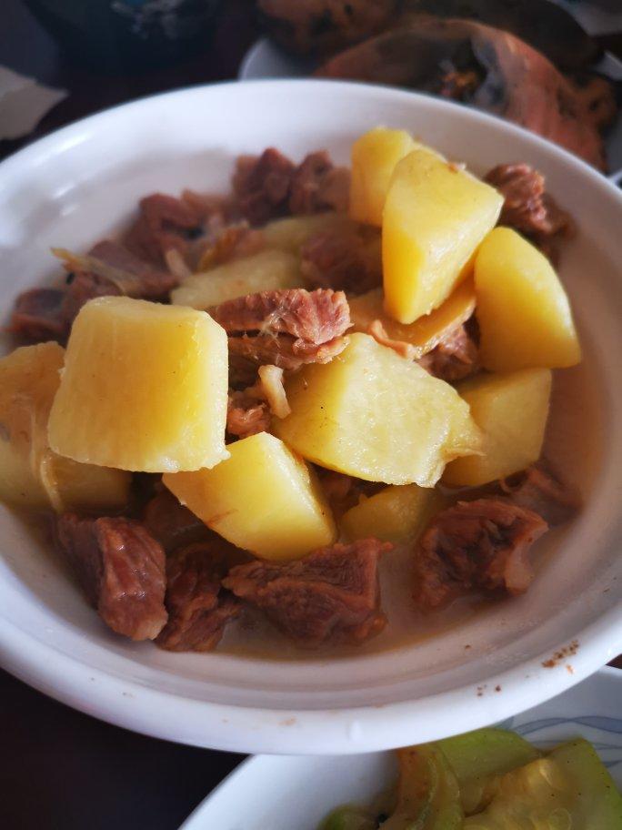 土豆炖牛肉