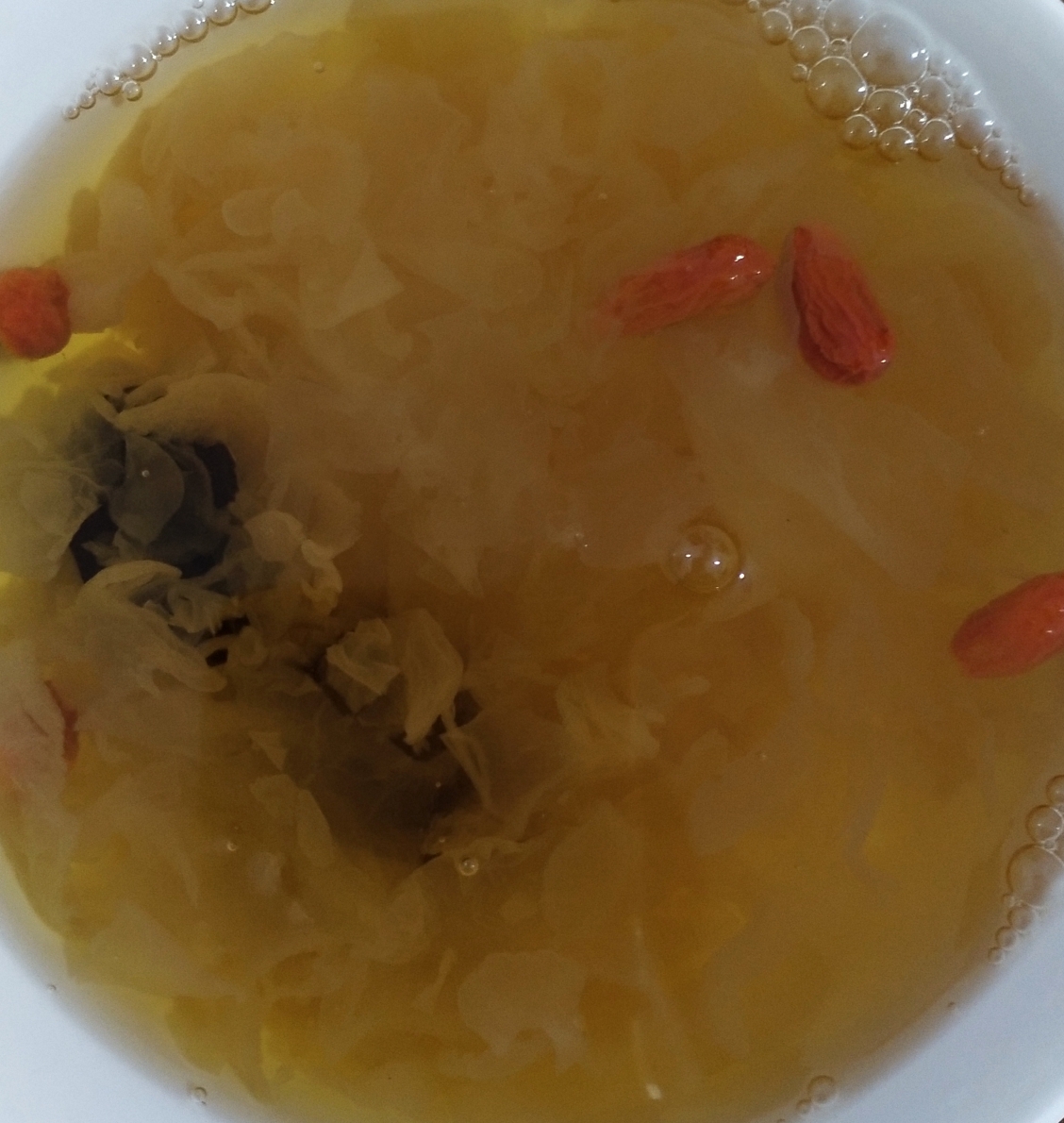 sunchance电炖杯食谱之可以出胶的冰糖银耳红枣枸杞甜汤的做法